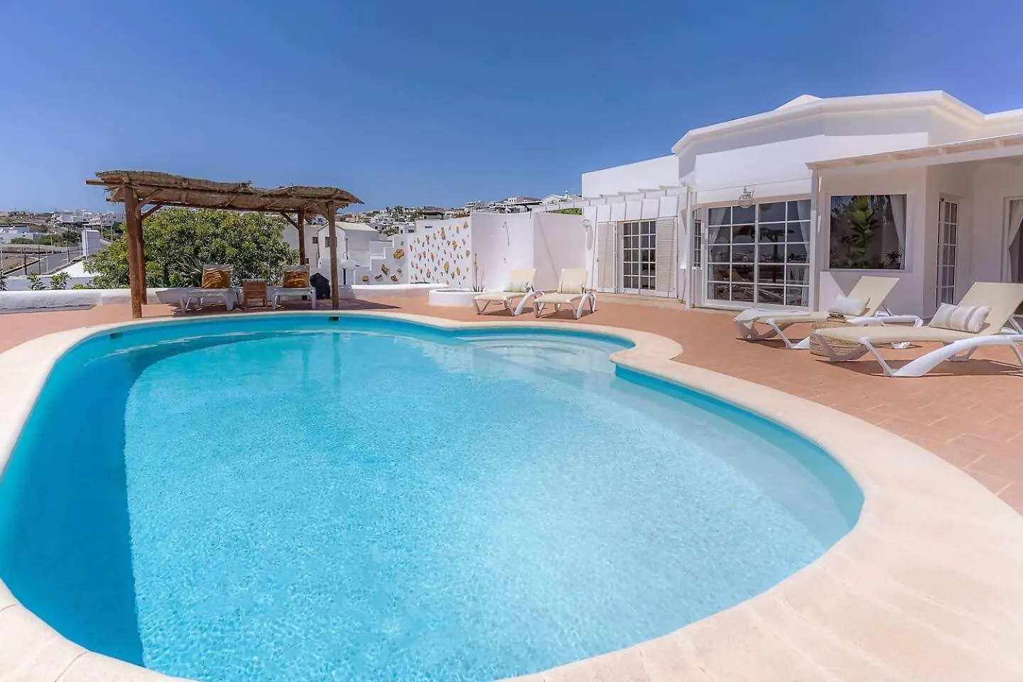 Amazing 3 Bedroom Ocean View With Pool contacts